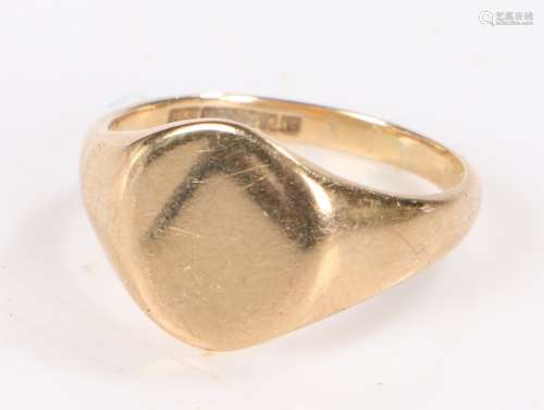 9 Carat Gold signet ring, gross weight 3.0g, ring size N