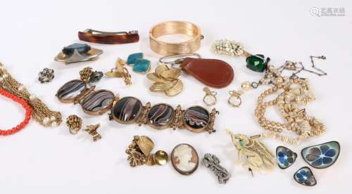 Collection of costume jewellery to include bracelets, brooch...