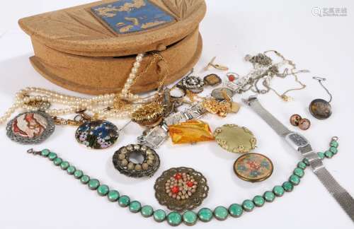 Collection of costume jewellery to include, bracelets, neckl...