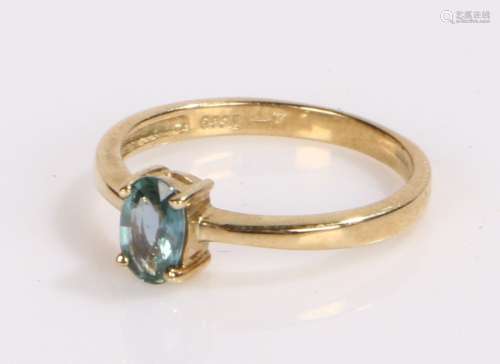 10 Carat gold ring set with a single stone ring size J, gros...