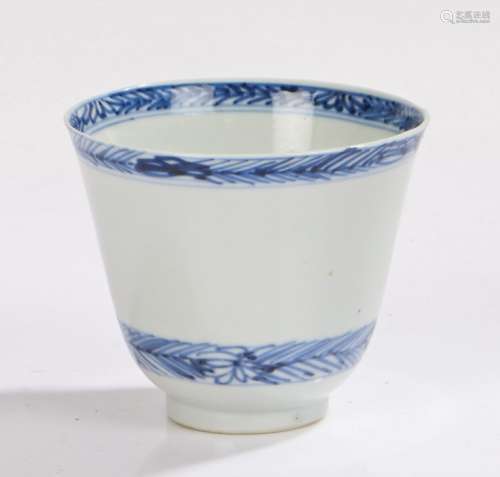 Chinese porcelain cup, Kangxi period, (1661-1722) with a blu...