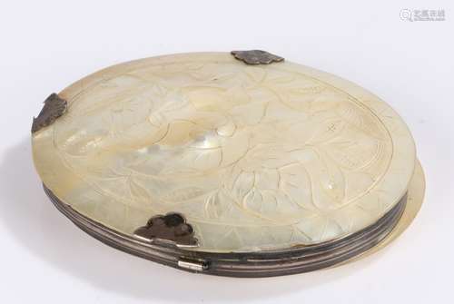 Late 18th century silver mounted mother of pearl magnifying ...