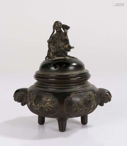 Japanese bronze censer, Edo period, the lid surmounted by a ...