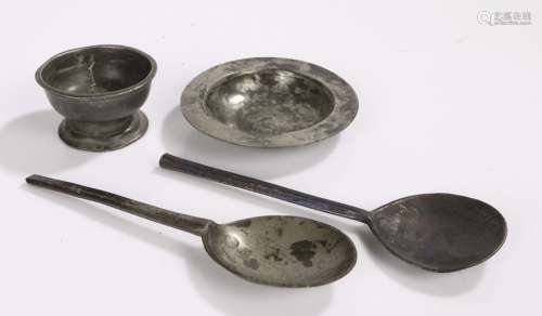 Collection of pewter, to include a spice dish, a table salt,...