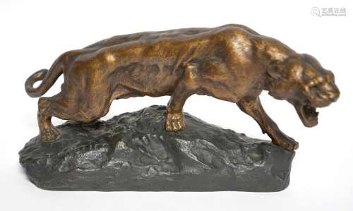 托马斯-弗朗索瓦-卡蒂埃（1879-1943）。雌狮在咆哮。棕色铜锈的青铜器...