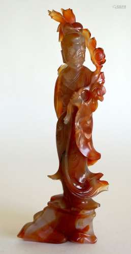 中国：观音，红玉髓基座上雕红玉枝。高28厘米