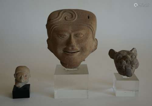贾马-科阿克女人的头像，陶土。(事故和维修)。高14厘米的美洲虎头像...
