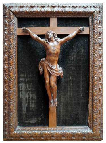 基督在雕刻的箱木中，18世纪，框架与雕刻的木制十字架。