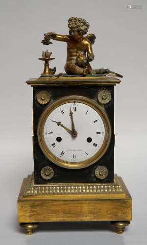 一款棕色和镀金铜锈的铜钟，珐琅表盘上刻有巴黎Dubuc aîné的字样，...