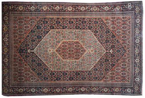 羊毛和丝绸的SENNEH地毯，20世纪初。  (边框有轻微磨损).186 x 127...