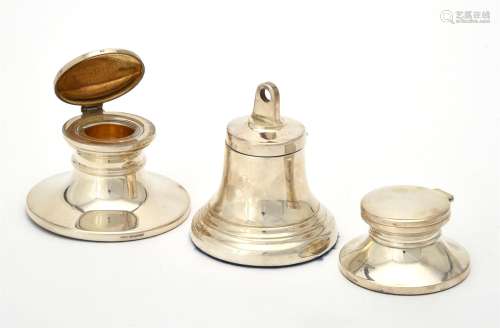 A silver bell shaped capstan inkwell