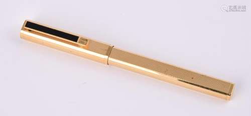 Dunhill, Gemline, a gold plated fountain pen