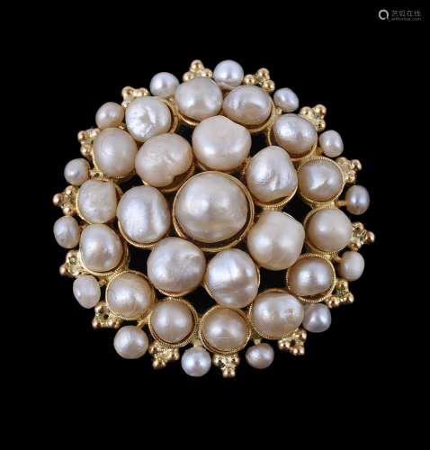 A pearl cluster brooch