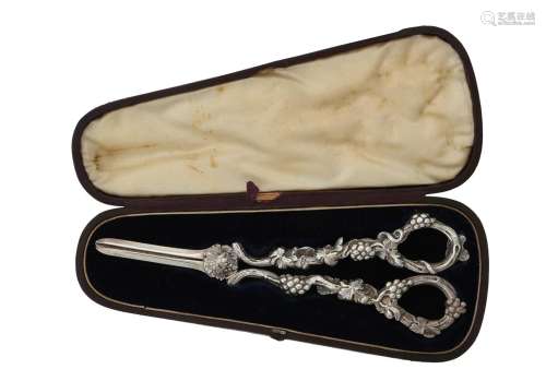 A cased pair of Victorian silver grape scissors by Yapp & Wo...