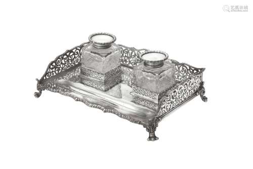 An Edwardian silver rectangular inkstand by Edward Barnard &...