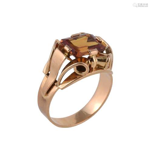 A 1940s French orange sapphire dress ring