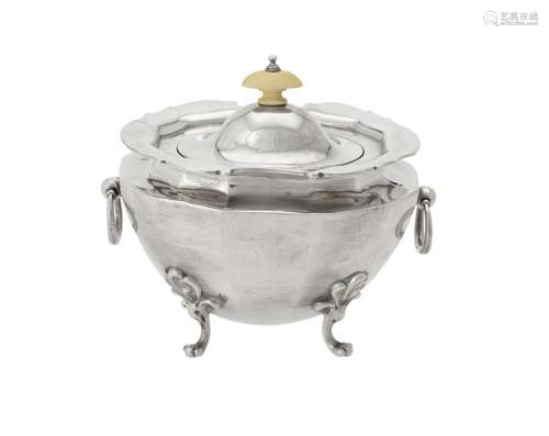 Y An Edwardian silver shaped oval sugar bowl by Sibray, Hall...