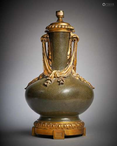 A Chinese 'tea dust' vase