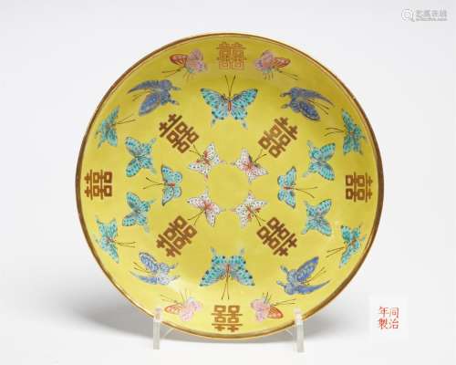 A Chinese yellow-ground saucer