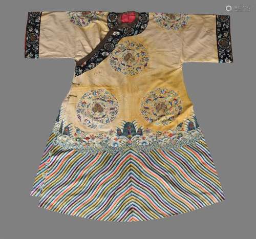 A Chinese silk robe made for a Manchu court lady