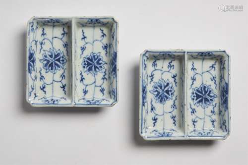 A pair of Chinese blue and white pickle trays