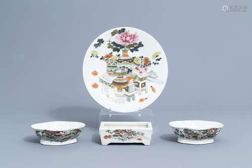 A Chinese qianjiang cai charger, two lobed bowls and a flowe...