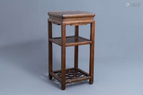 A Chinese wooden stand, 19th/20th C.