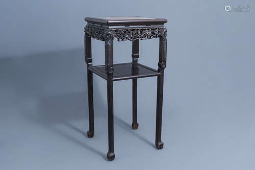 A Chinese carved wooden stand with marble top, 19th/20th C.