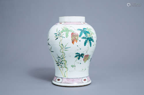 A Chinese famille rose 'balsam pear' vase, 18th/19th C.