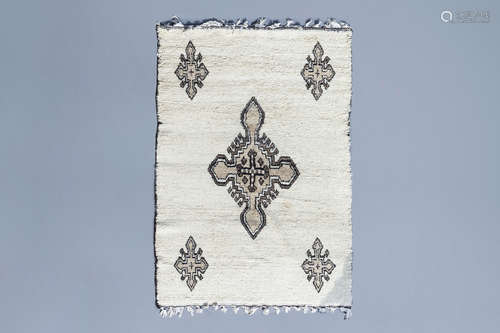 An Algerian woolen berber carpet with Crux, El-Oued, 20th C.