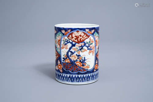 A Japanese Imari brush pot with floral design, Edo/Meiji, 19...