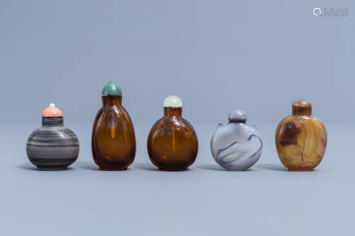 Ten Chinese glass, agate and hardstone snuff bottles, 20th C...
