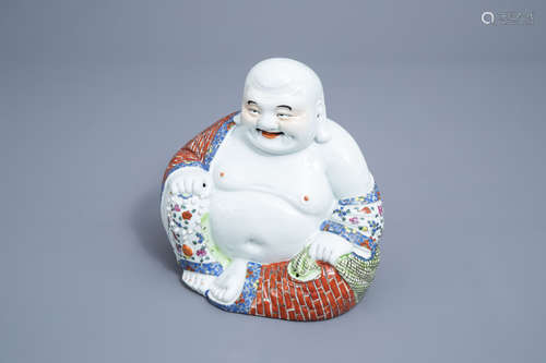 A Chinese famille rose figure of Buddha, 19th/20th C.