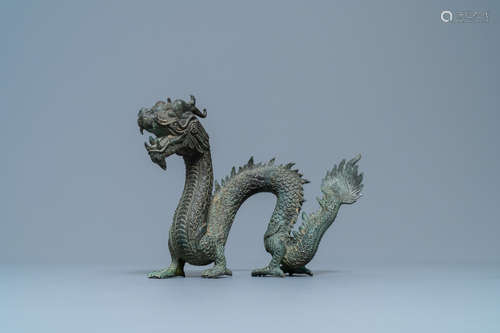 A Chinese bronze model of a dragon, 19th/20th C.