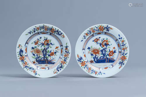 A pair of Chinese verte-Imari plates with floral design, Qia...