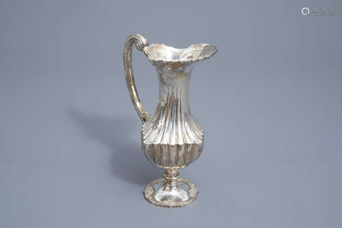 A Spanish silver Historicism jug, 915/000, 20th C.