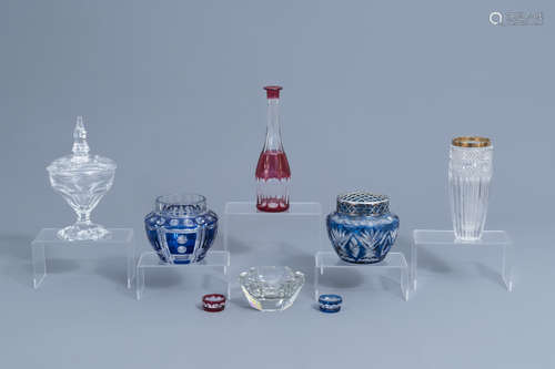 A varied collection of glass and crystal items, a.o. Val Sai...