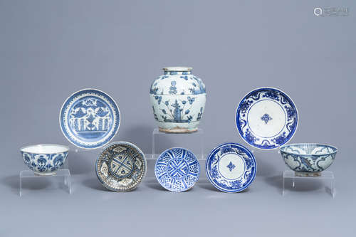 Eight blue and white Persian pottery wares, including Safavi...