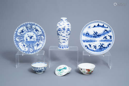 A varied collection of Chinese blue, white and famille rose ...