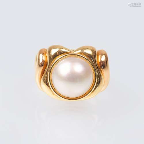 Zweifarbiger Gold-Ring mit Mabé-Perle.