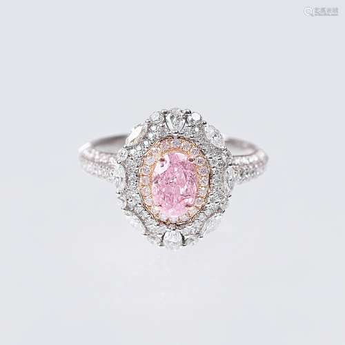 Fancy Diamant-Ring in Light Pink.