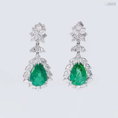 Paar Smaragd-Diamant-Ohrhänger.