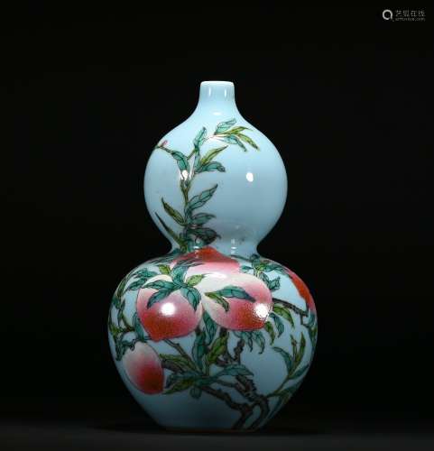 A famille-rose gourd-shaped vase