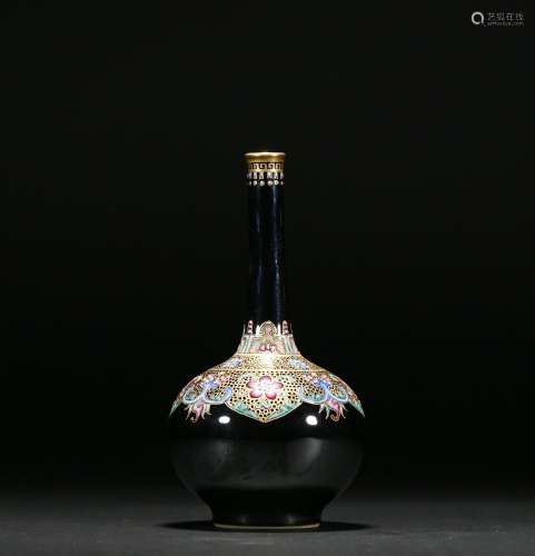 A black glazed globular vase