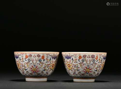 A pair of famille-rose 'floral' bowl