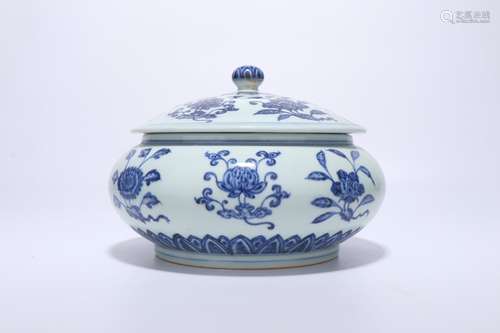 chinese blue and white porcelain jar with lid