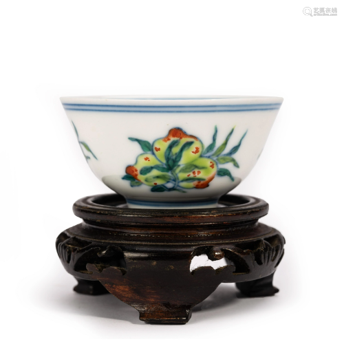 Chinese Wucai 'Fruits' Pocelain Cup