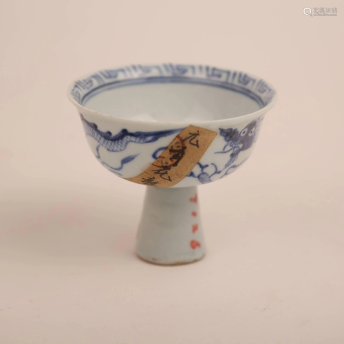 Yuan blue and white dragon pattern goblet