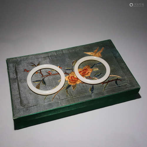 Hetian jade bracelet in Qing Dynasty