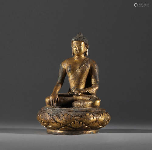 Bronze gilded Sakyamuni in Qing Dynasty